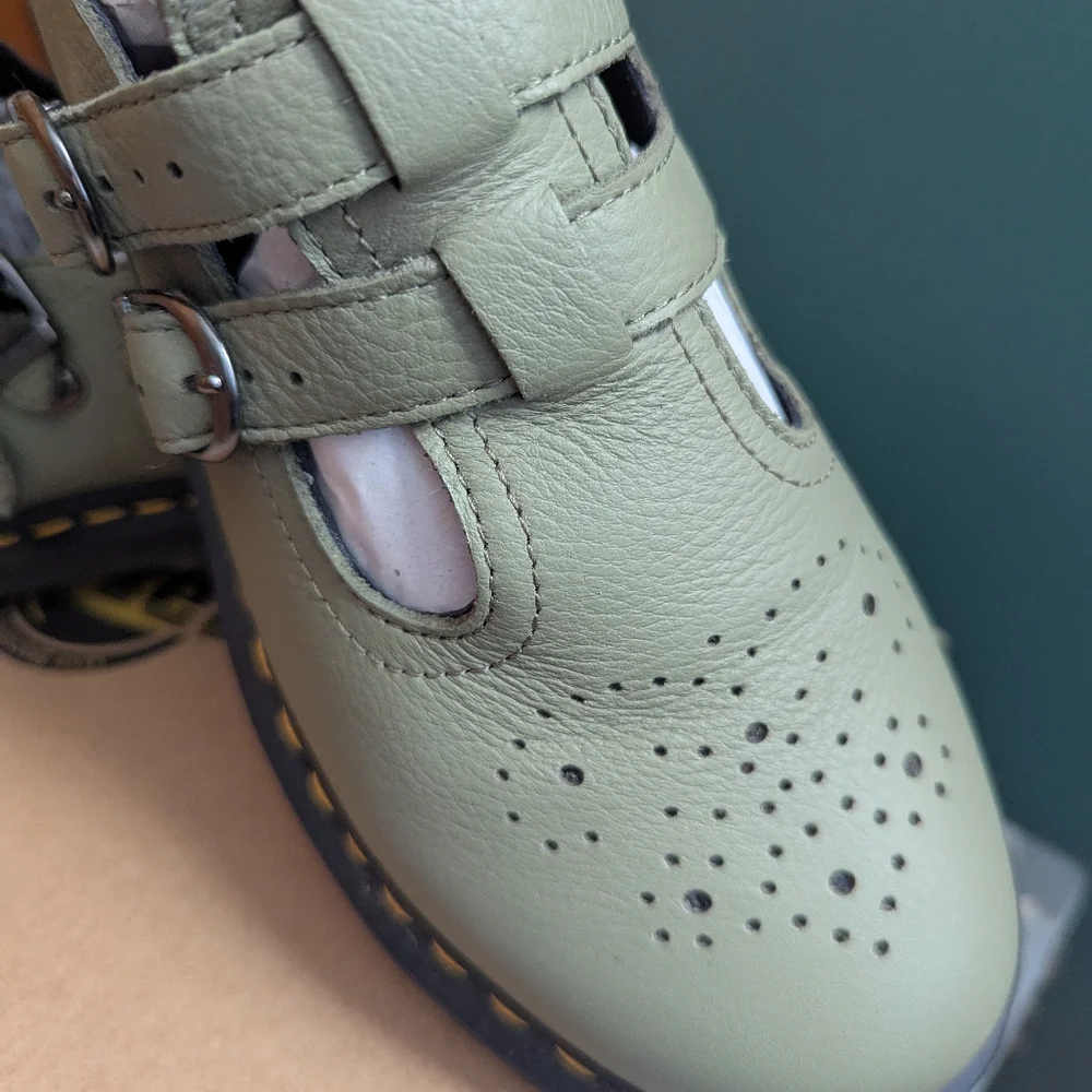 Dr. Martens 8065 Mary Jane Virginia Leather Shoes - Picture 4 of 6